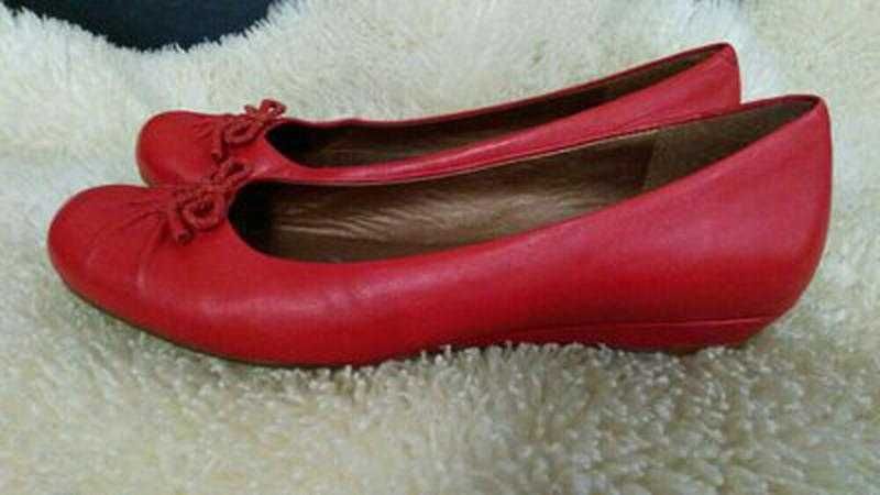 Clarks балетки червоні в ідеалі