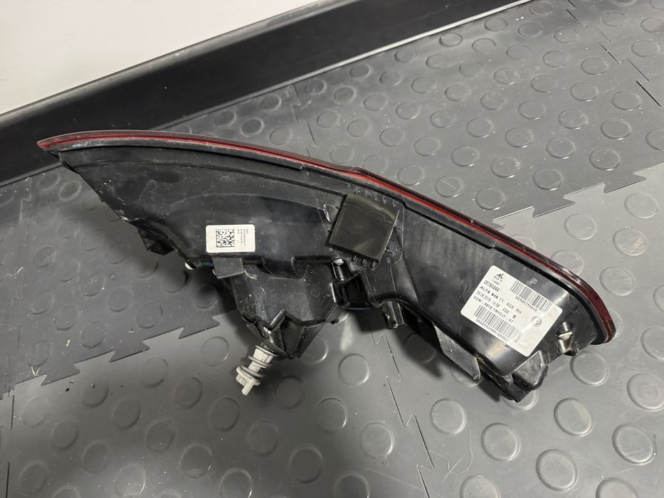 Alfa Romeo Stelvio lampa prawa tył w błotnik