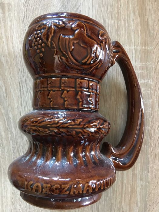 Kufel z porcelitu Karczma piwna 1982 Konin PRL.