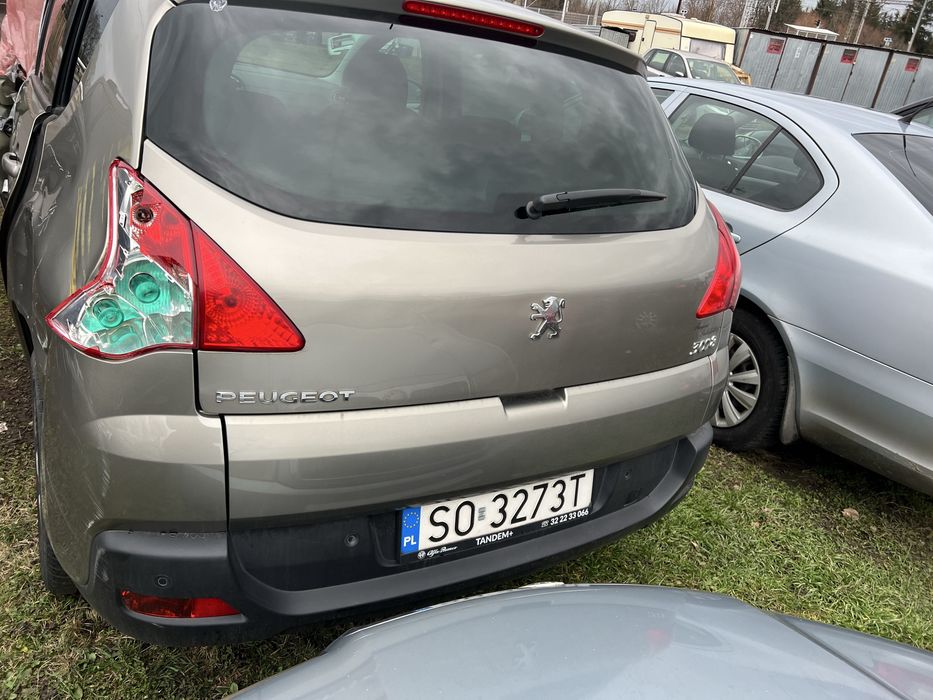 Продам передній бампер до Peugeot 3008