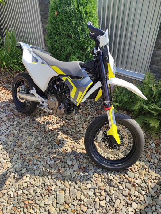 Мотоцикл Husqvarna Super Moto 701