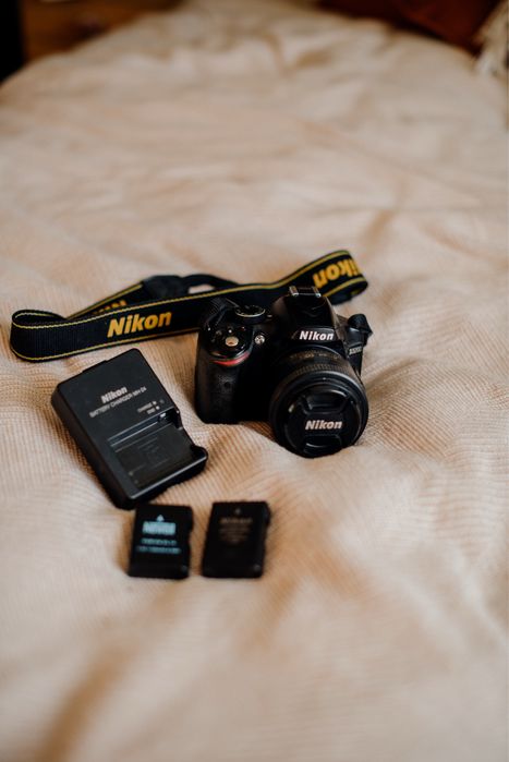 Nikon 3200 + 2 obiektywy nikkor 35mm, 18-105mm, 2 baterie