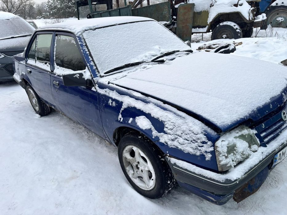 Продам Opel Ascona під ремонт або на запчастини