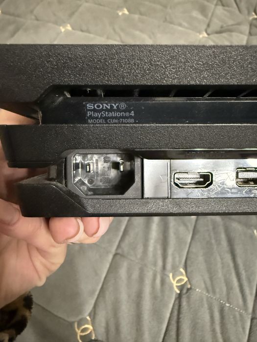 Продам плейстейшн 4 про,play station pro