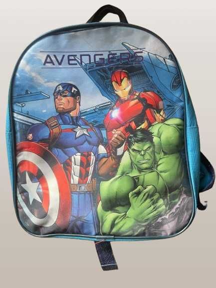 Mochila infantil azul da Marvel com ilustrações dos Avengers (Capitão América, Homem de Ferro e Hulk)