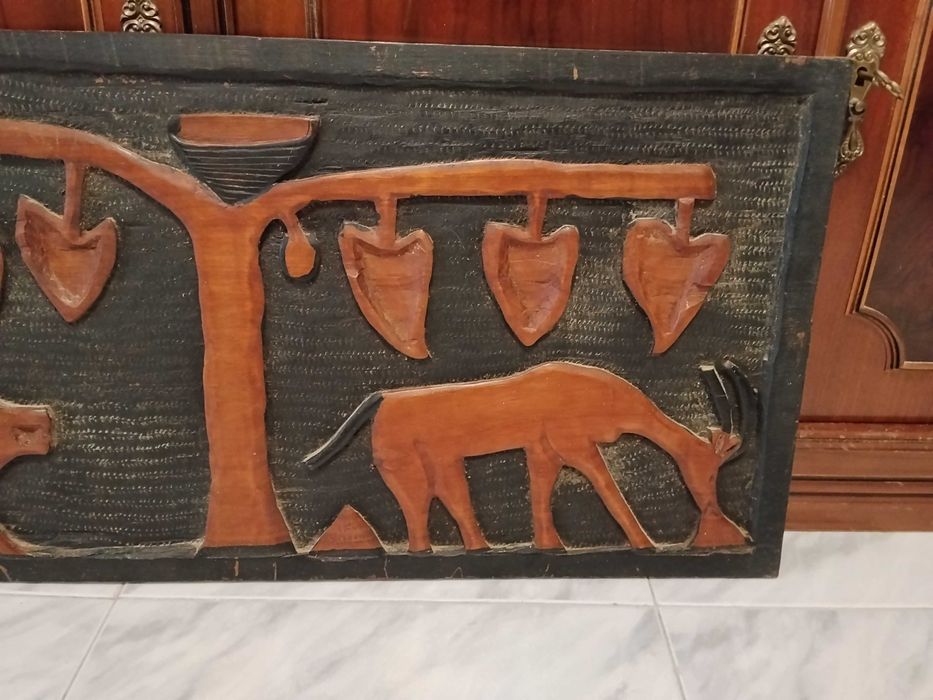 Quadro africano em madeira