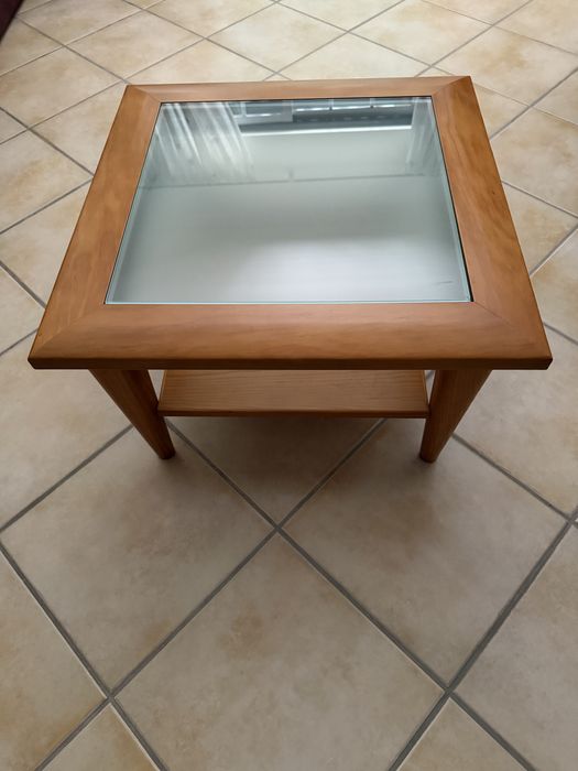Mesa de centro e candeeiro