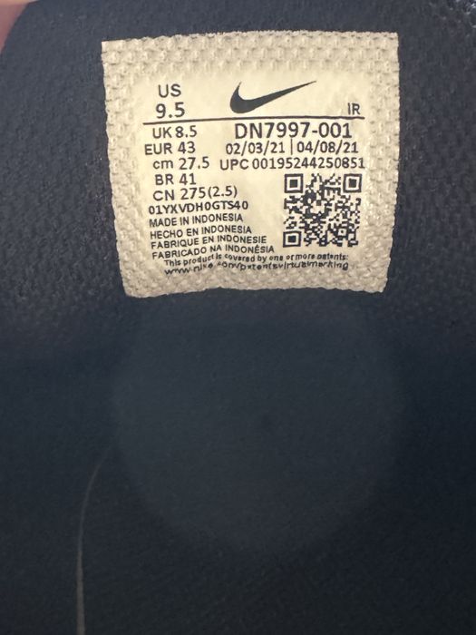 Nike tn pretas e vermelhas.