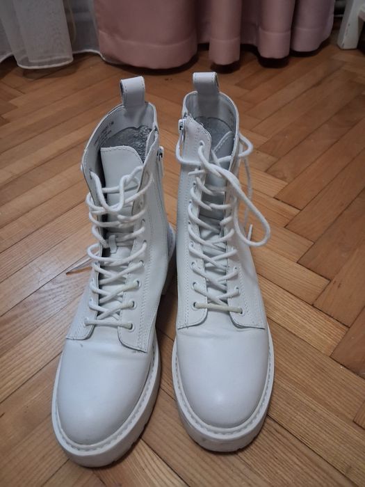 STEVE Madden  ботінки білі М 7,5 ( 38,5)