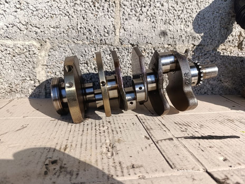 Колінвал коленвал 2.4 V6 Audi A6 c5 A4 B5 B6 Ауді