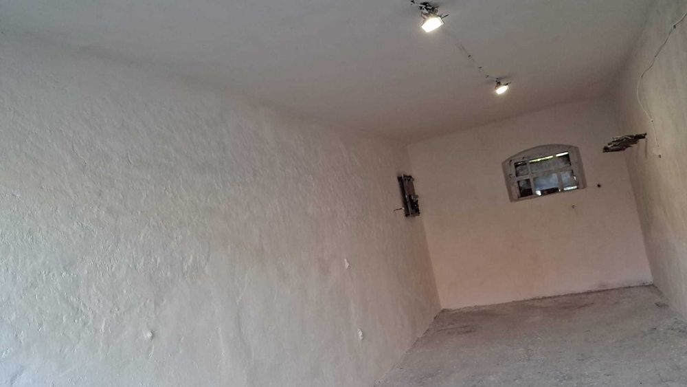 Wynajmę Garaż 19,7 m² | Pełne Oświetlenie + 4 Gniazdka | Czysty i Bezpieczny