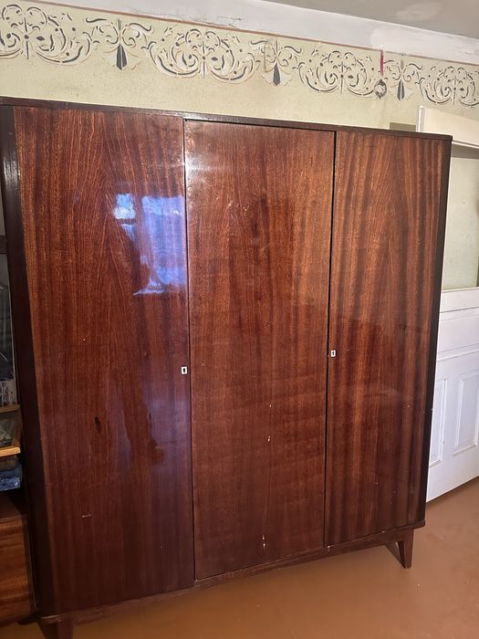 Віддам шафу стінку диван