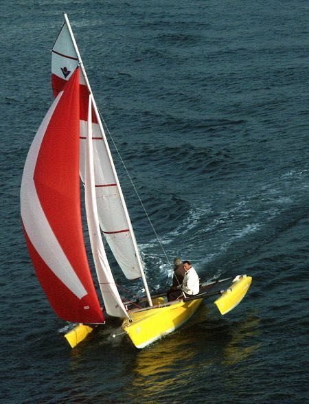 Trimaran desportivo Magnum 21