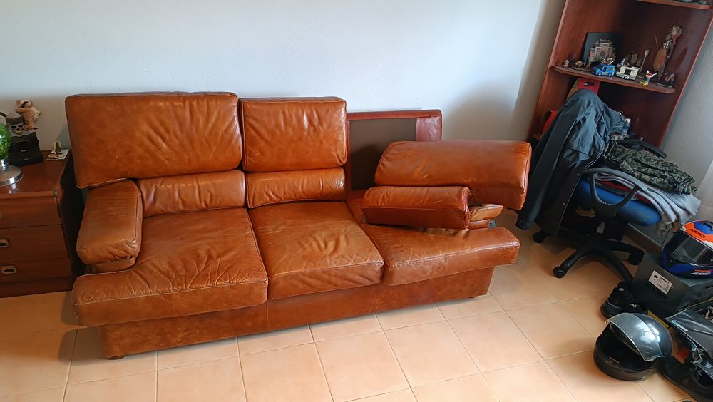 Sofá pele genuína 3 lugares Santo António da Charneca • OLX Portugal