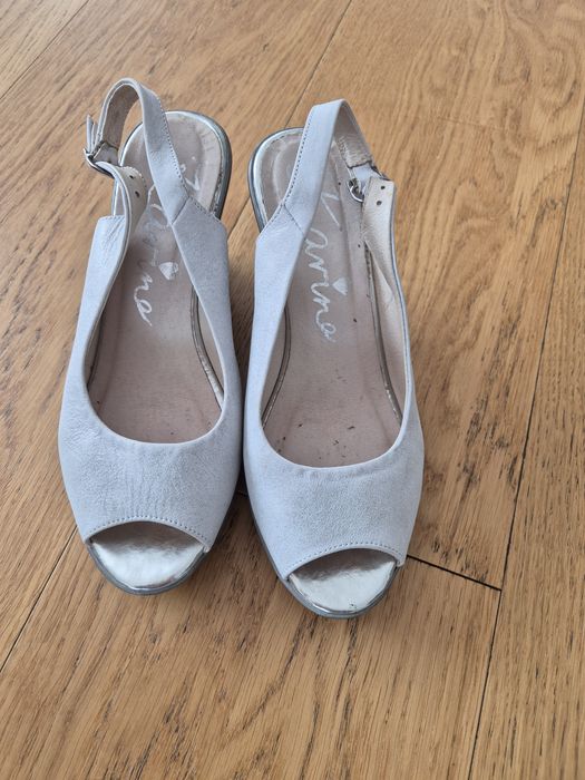 Buty na koturnie Karino 37