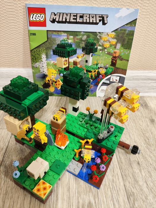Конструктор LEGO Minecraft Пасіка (21165)