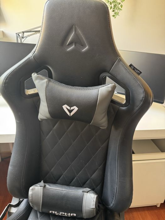 Cadeira Alpha Gamer usada