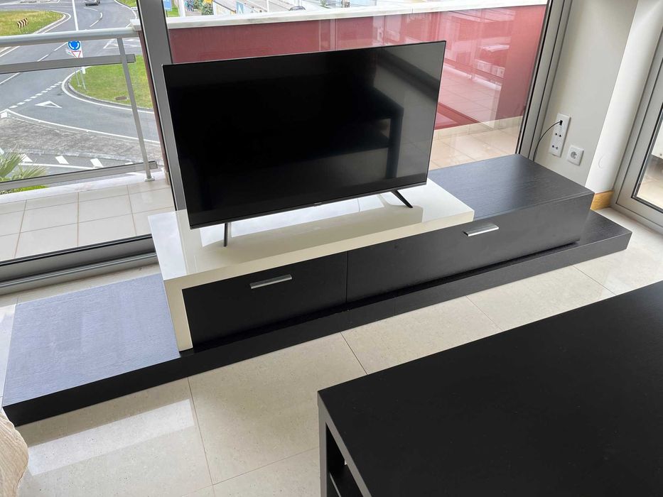 Aparador de TV Moderno – Design Exclusivo | COMO NOVO!