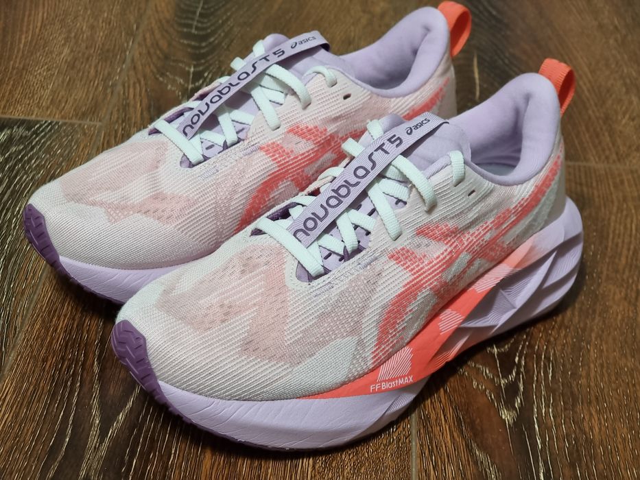 Оригінал 100% жіночі кросівки asics novablast 5   eur 38