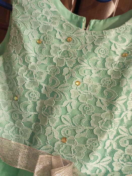 Нарядное платье , сукня