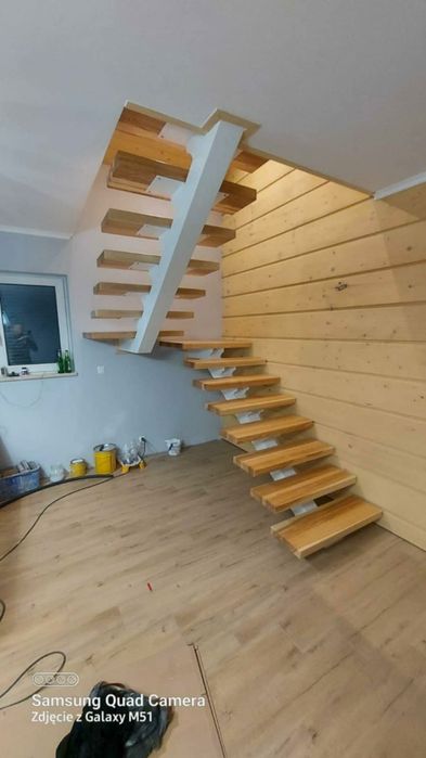 Schody samonośne metalowe