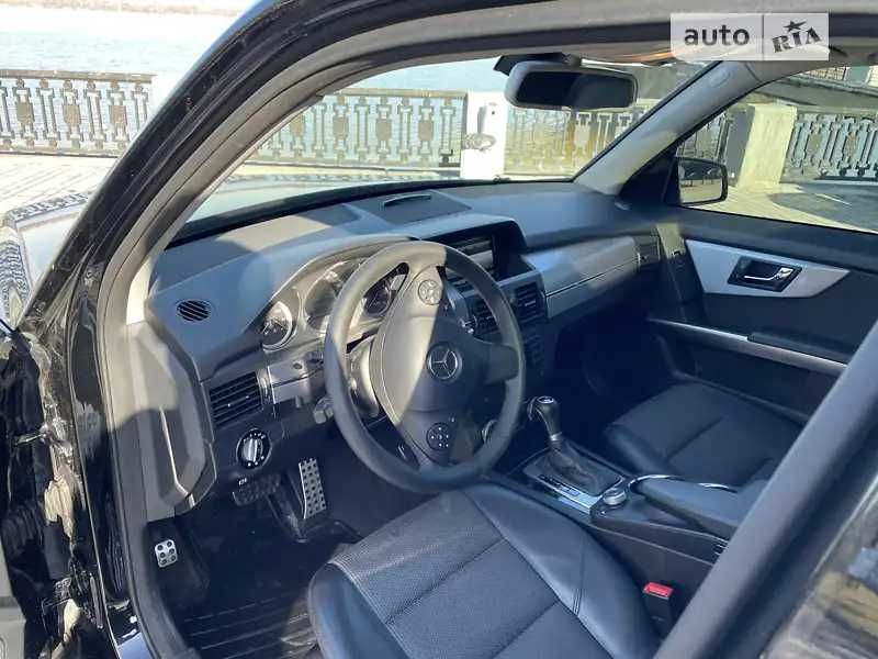 Автомобиль у відмінному стані Mersedes GLK