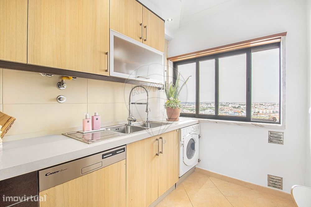 Apartamento T4 para arrendamento