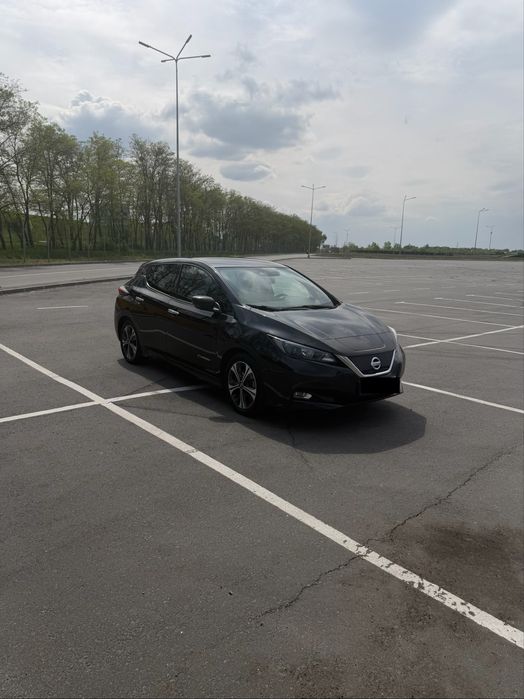 Продам Nissan Leaf