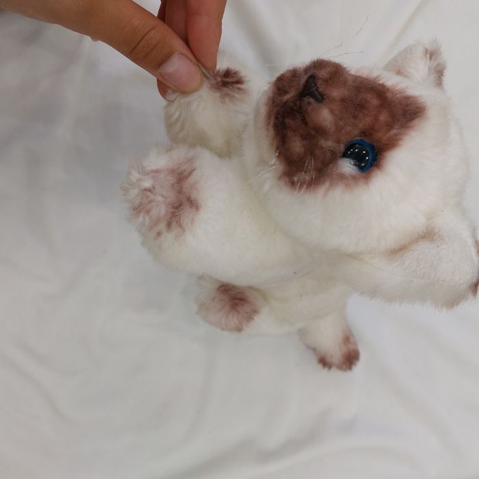 Игрушка, кошка белого цвета