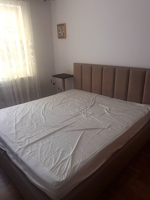 Двоспальне ліжко з підйомним механізмом з матрасом