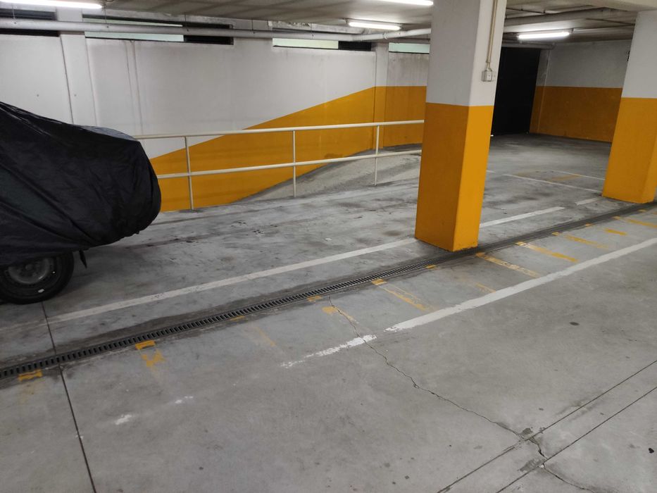 Lugar Garagem Duplo 2 Carros Amial Luso Francês
