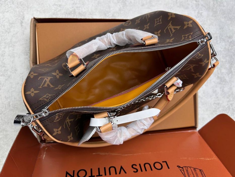 Сумочка в стилі LV