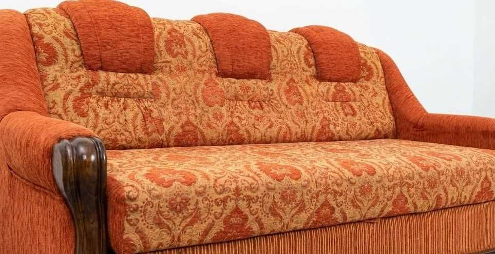 Класичний розкладний диван з дерев'яними бильцями - торг