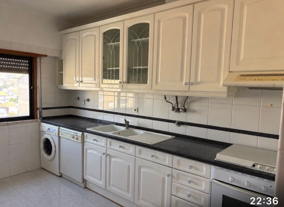 “T3 117m² | Garagem 2 carros | 5.º andar c/elevador | Casal de Cambra”