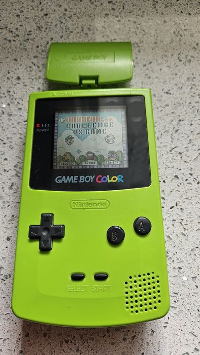 Game Boy Color + cartucho. Muito bom estado.