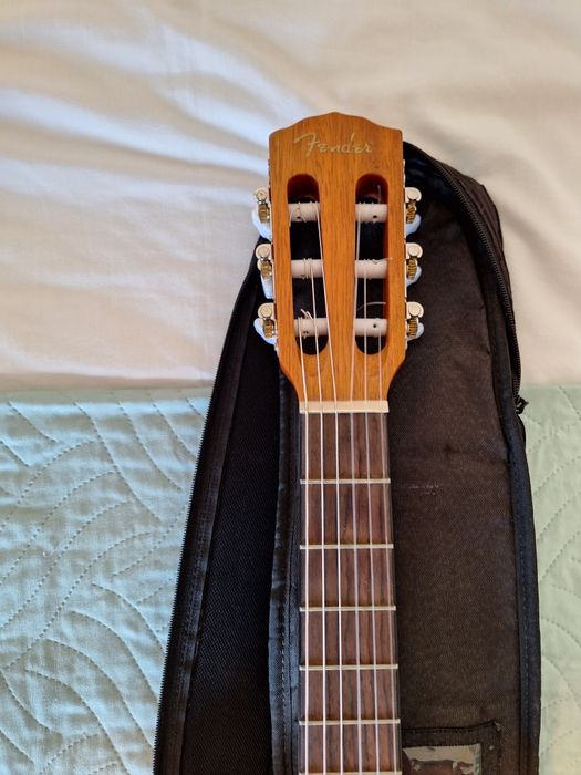 Guitarra Fender Clássica e Bolsa de transporte almofadada