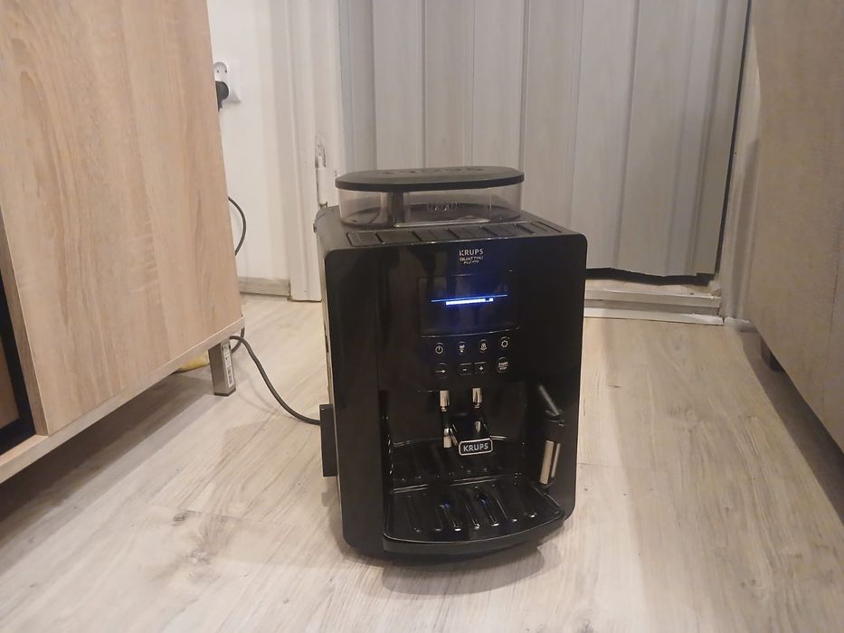 Krups EA8170 ekspres do kawy ze spieniaczem mleka