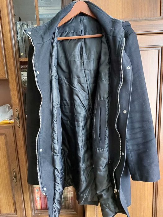 Черное пальто с капюшоном