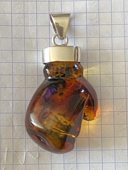 Bursztyn baltycki , rękawica bokserska