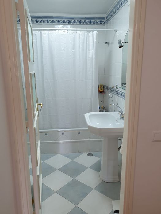 Quarto Olivais junto Faculdade de Economia