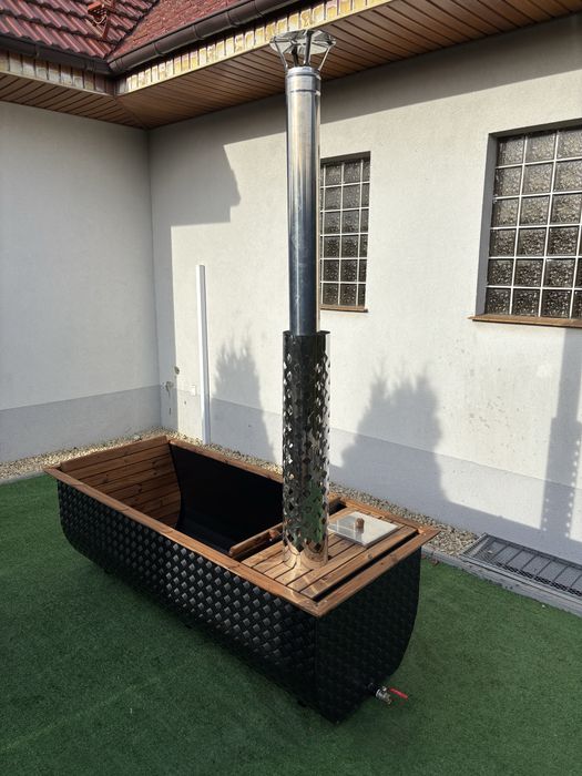 Wanna do gorących kąpieli opalana  drewnem