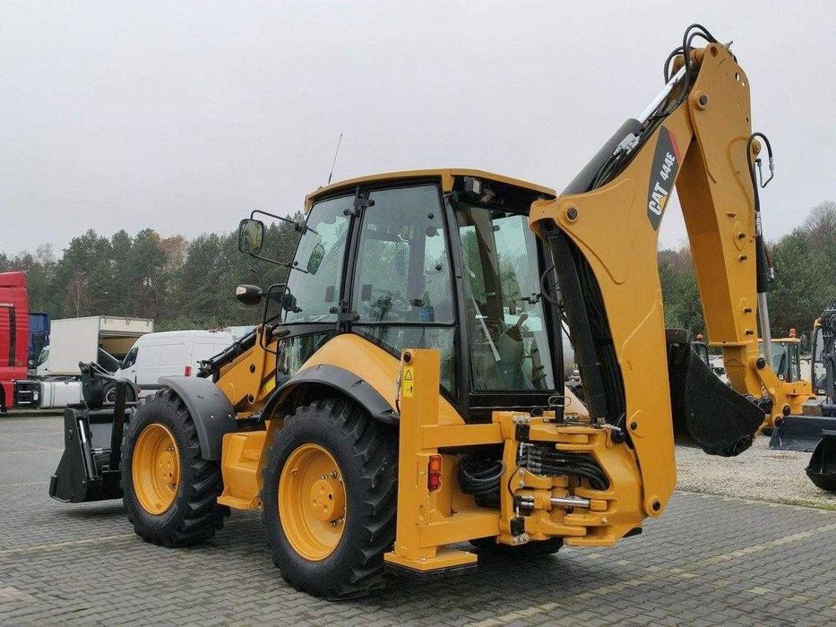 Екскаватор-навантажувач Caterpillar 444E