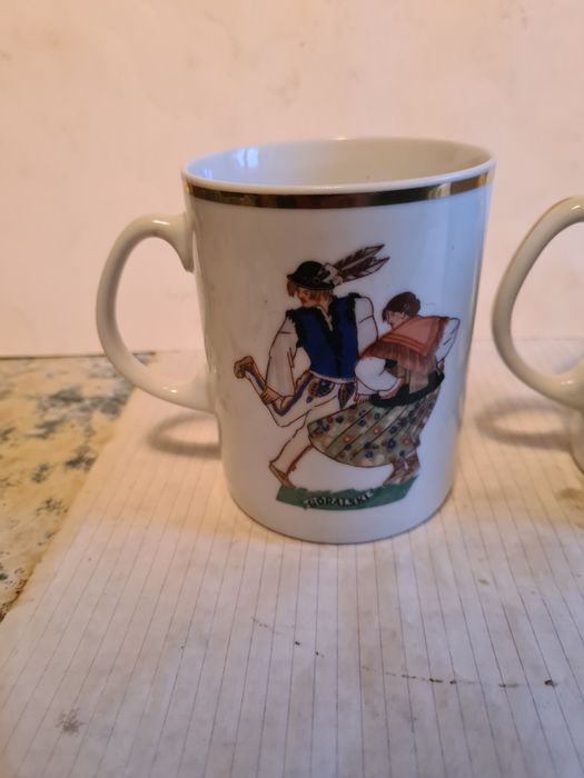 Porcelana Karolina. kubek Zofia Stryjeńska, Tańce polskie, Góralski
