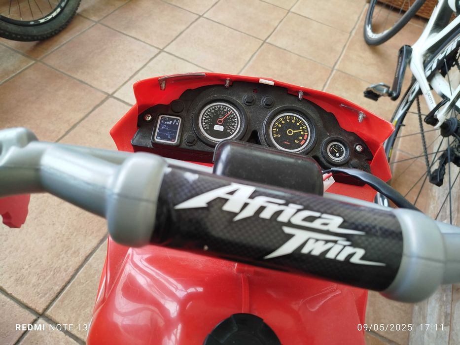 Mota a bateria África Twin V6