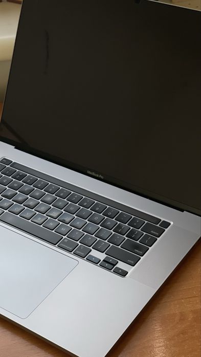 MacBook Pro 16" Retina 2019 / Intel Core i7 / 16GB / SSD 512GB