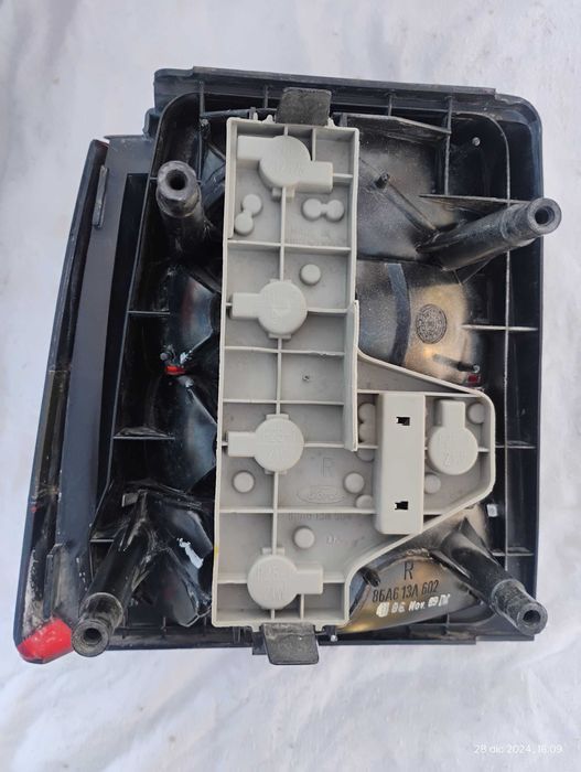 Farolim traseiro Drt  ou Esq Escort cabrio Mk4