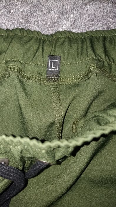 Брюки зелёные осенние