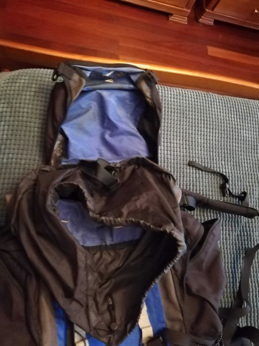 Mochila Boomerang quase sem uso.  Grande capacidade 60l.