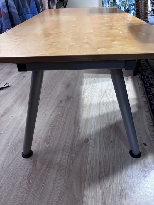 Mesa com pernas extensiveis
