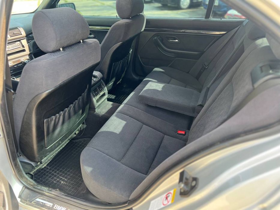 Продам BMW  523I